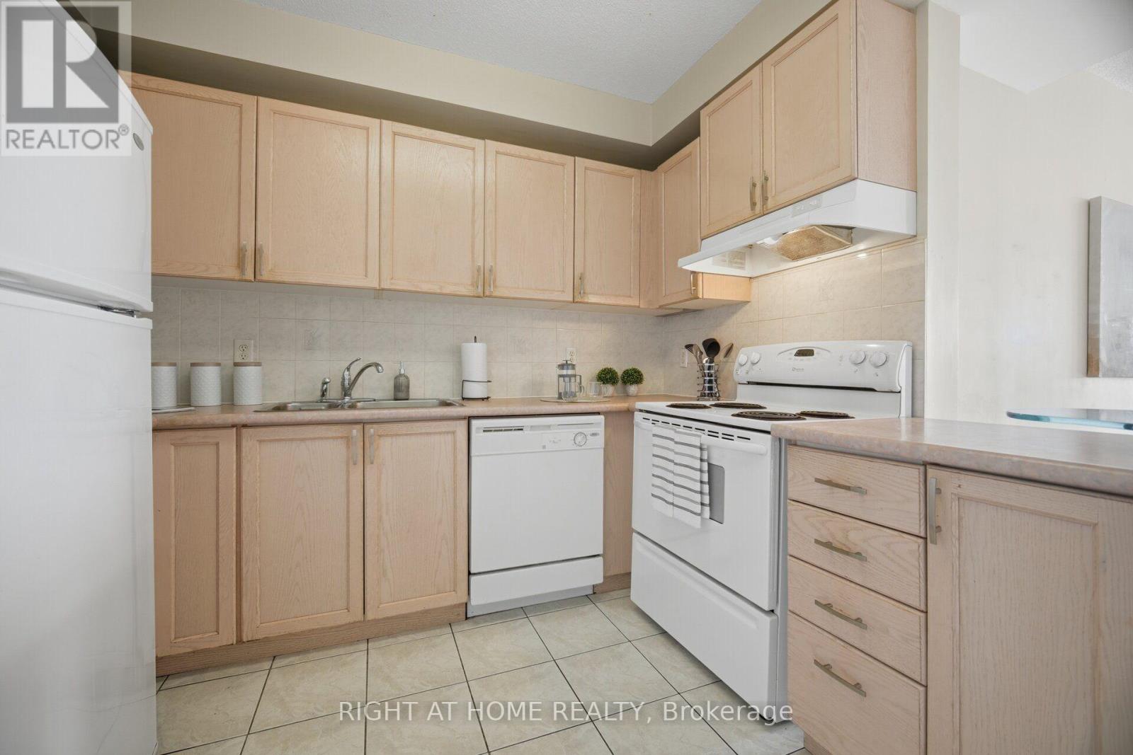 1106 - 200 Burnhamthorpe Road E, Mississauga, Ontario  L5A 4L4 - Photo 9 - W13781024