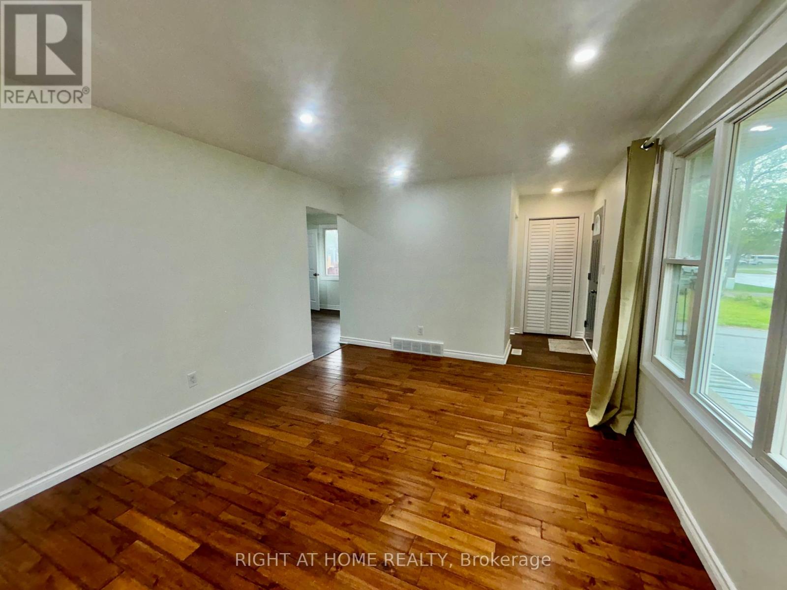 8158 Paddock Trail Drive, Niagara Falls, Ontario  L2H 1X3 - Photo 13 - X13780722