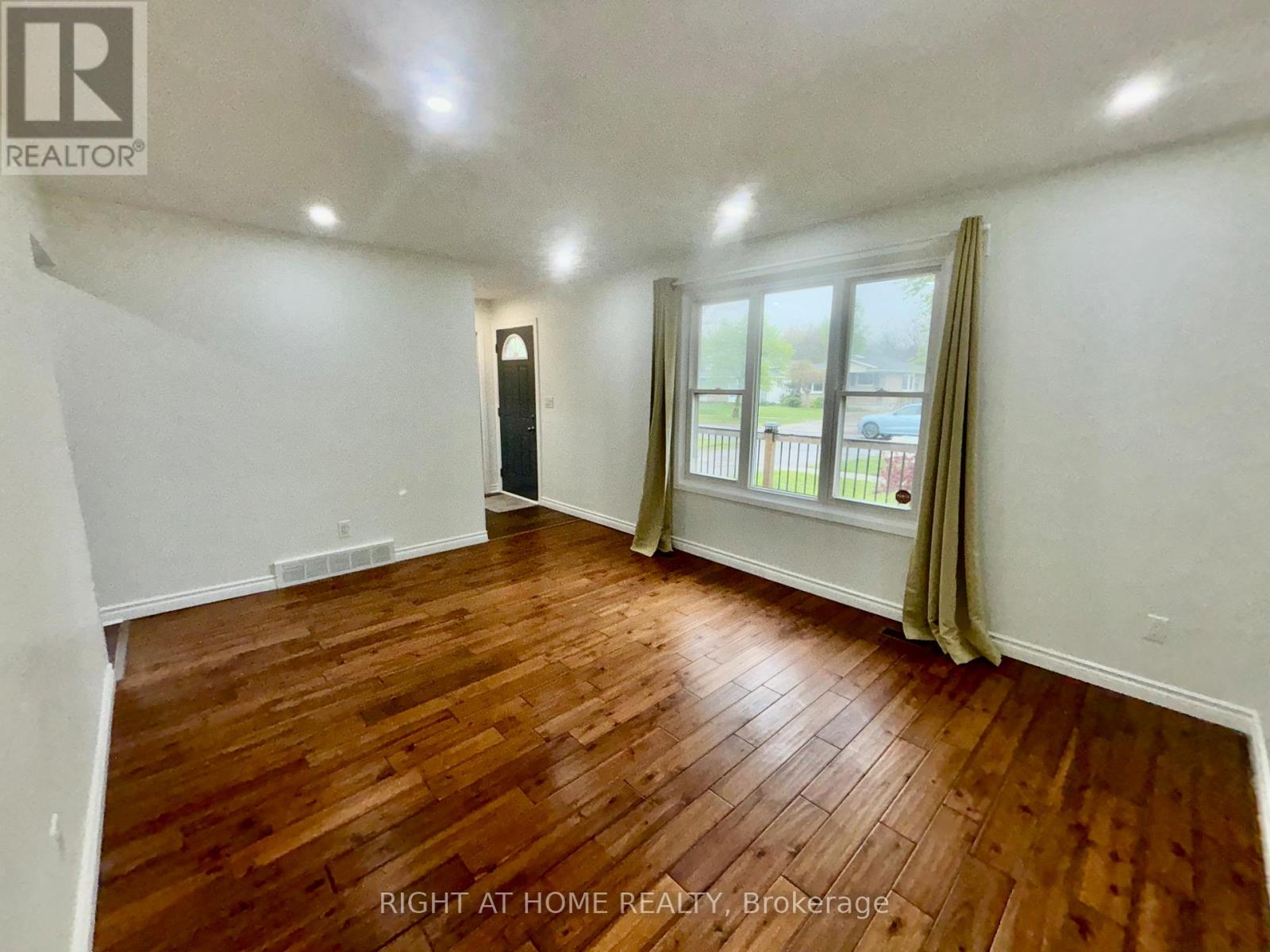 8158 Paddock Trail Drive, Niagara Falls, Ontario  L2H 1X3 - Photo 14 - X13780722