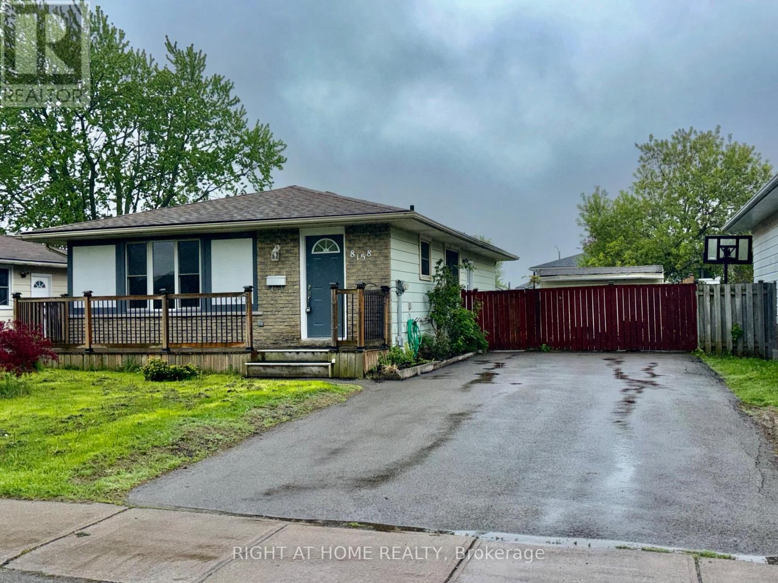 8158 Paddock Trail Drive, Niagara Falls, Ontario  L2H 1X3 - Photo 2 - X13780722