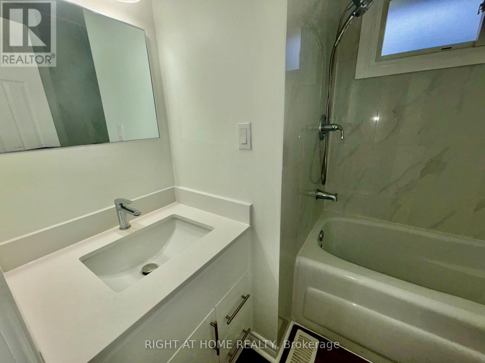 8158 Paddock Trail Drive, Niagara Falls, Ontario  L2H 1X3 - Photo 28 - X13780722