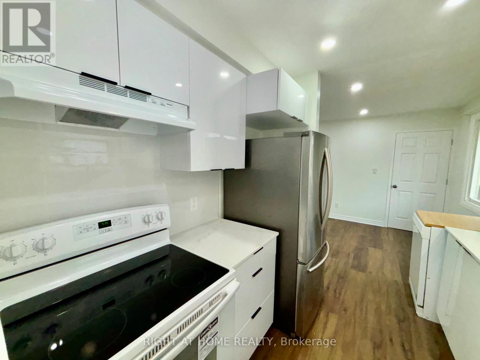 8158 Paddock Trail Drive, Niagara Falls, Ontario  L2H 1X3 - Photo 5 - X13780722