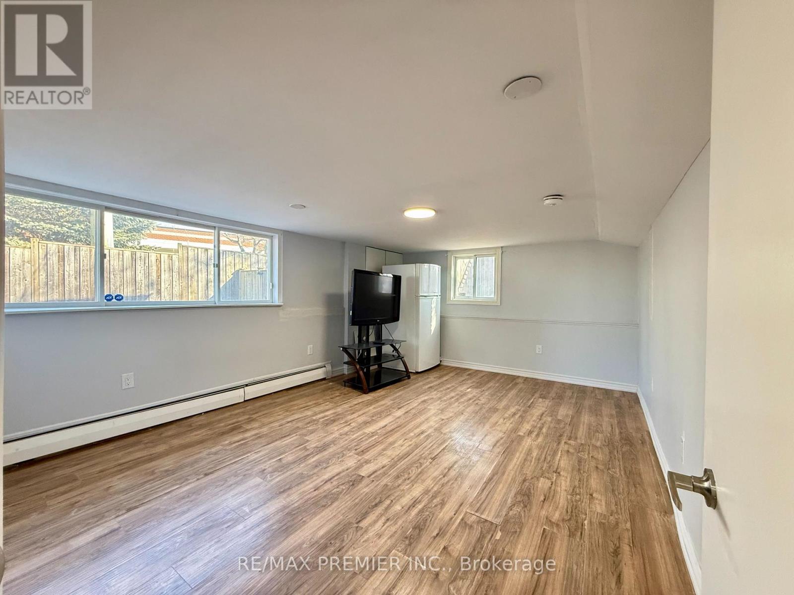 LOWER - 288 SCOTT STREET, St. Catharines, Ontario
