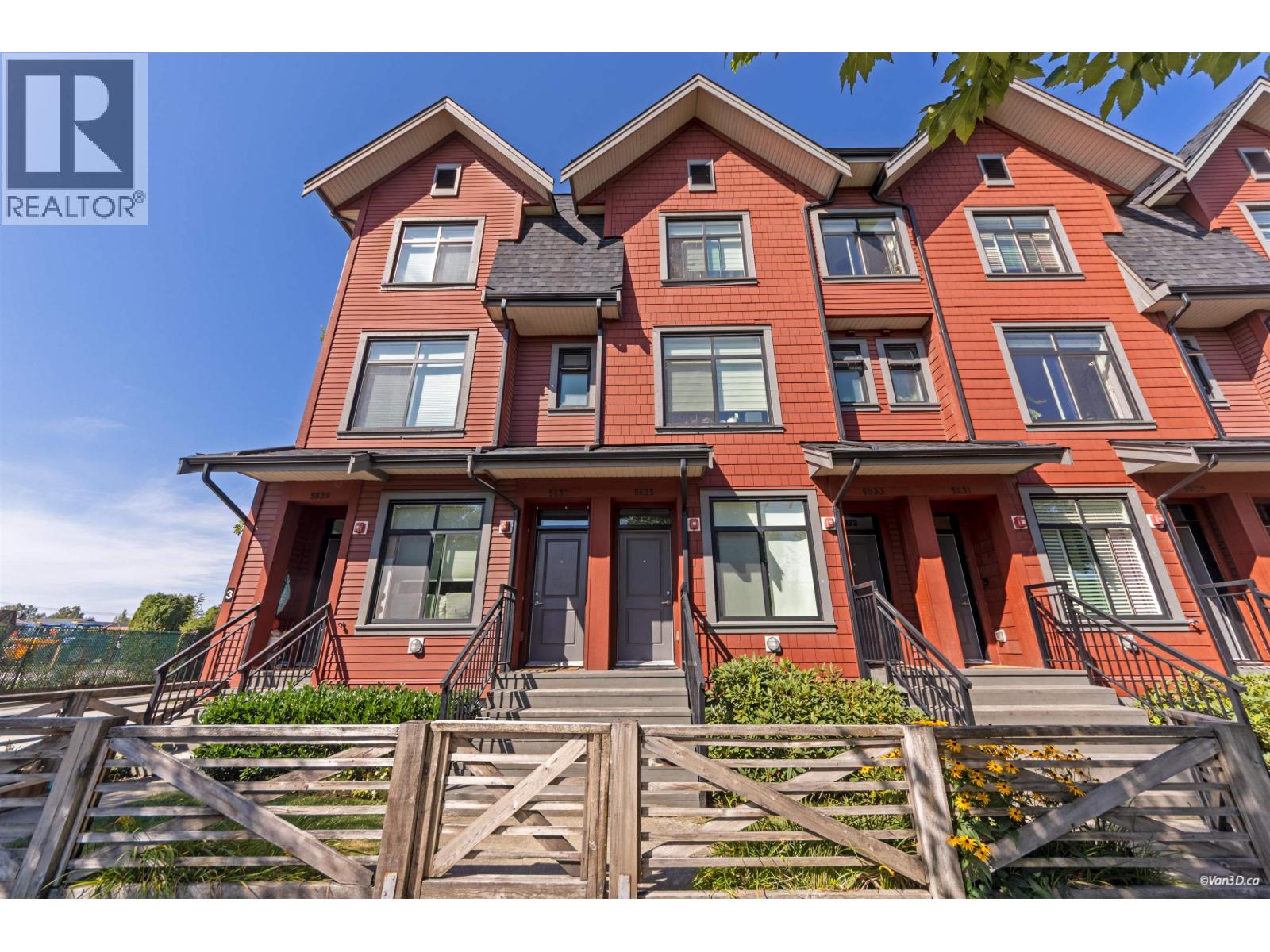 5835 Wales Street, Vancouver, British Columbia V5R 0E6 - Photo 1 - R3164842