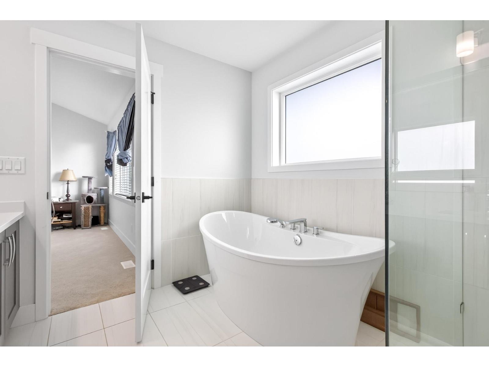 16532 20A AVENUE photo 22