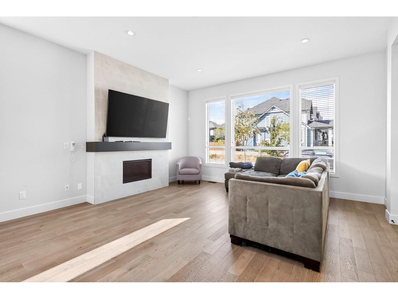 16532 20A AVENUE photo 9