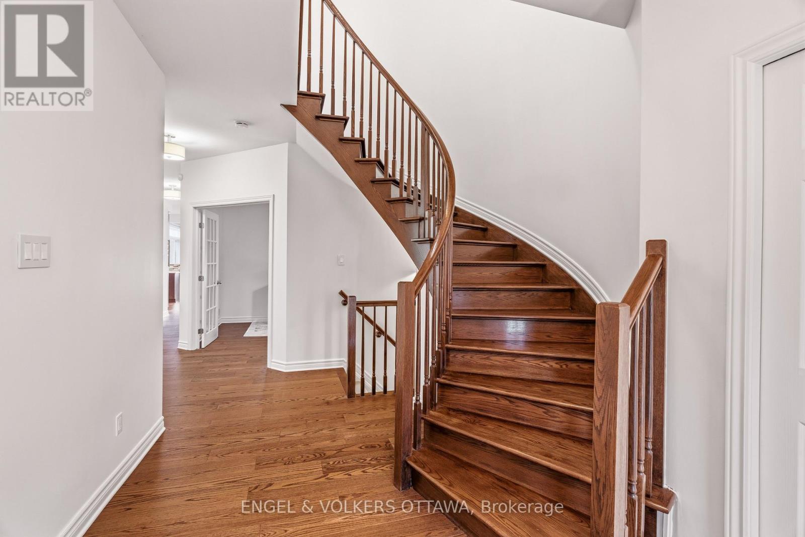 704 Wrangler Circle, Ottawa, Ontario  K2S 0R2 - Photo 4 - X13781064