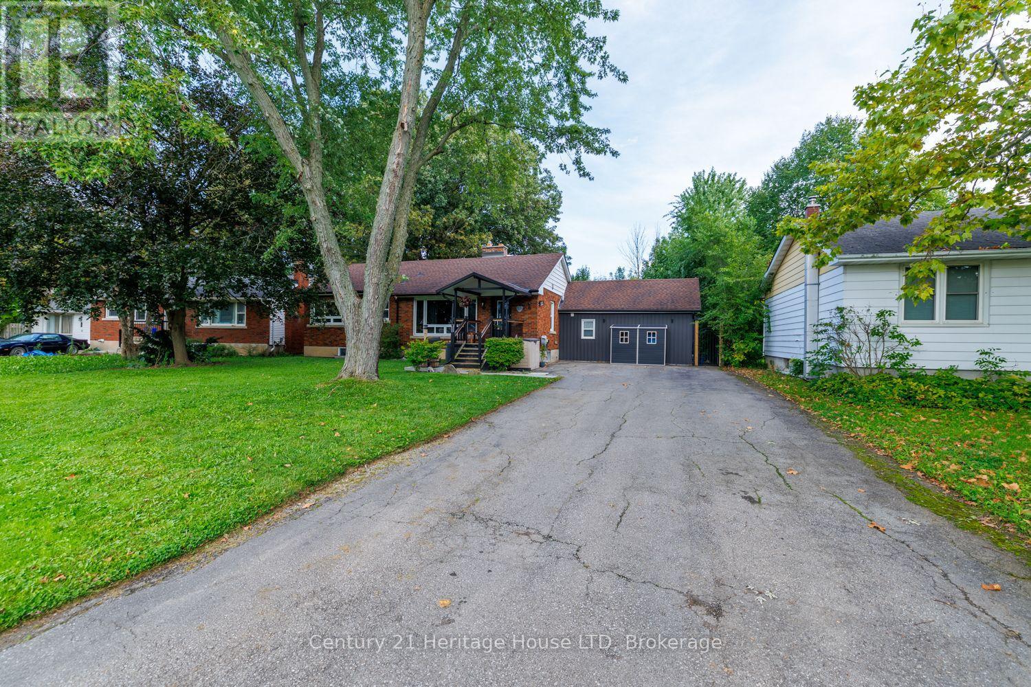 6 Greenock Circle, St. Catharines, Ontario  L2S 1B4 - Photo 1 - X13781102