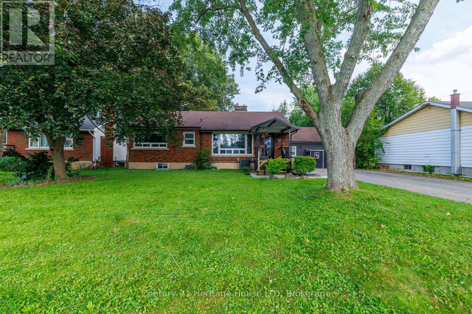 6 Greenock Circle, St. Catharines, Ontario  L2S 1B4 - Photo 2 - X13781102