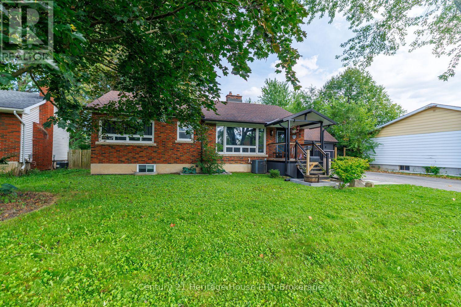 6 Greenock Circle, St. Catharines, Ontario  L2S 1B4 - Photo 3 - X13781102
