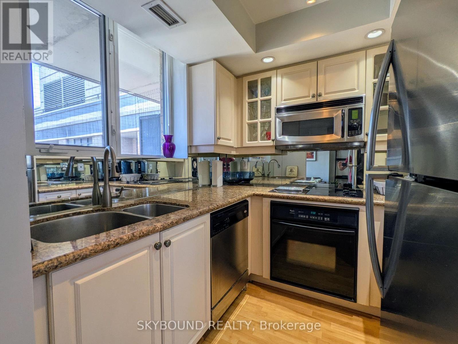 Ph1620 - 140 Simcoe Street, Toronto, Ontario  M5H 4E9 - Photo 18 - C13781112