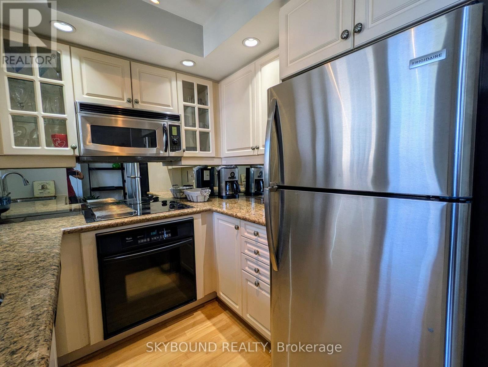 Ph1620 - 140 Simcoe Street, Toronto, Ontario  M5H 4E9 - Photo 19 - C13781112