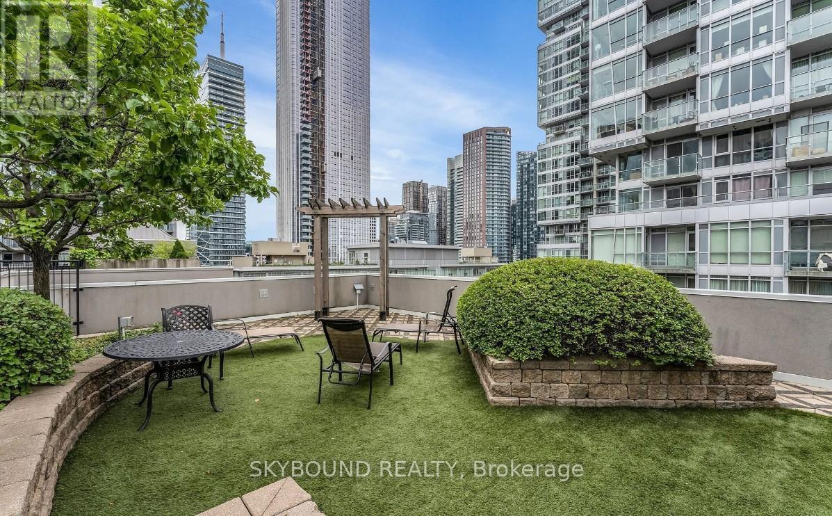 Ph1620 - 140 Simcoe Street, Toronto, Ontario  M5H 4E9 - Photo 37 - C13781112