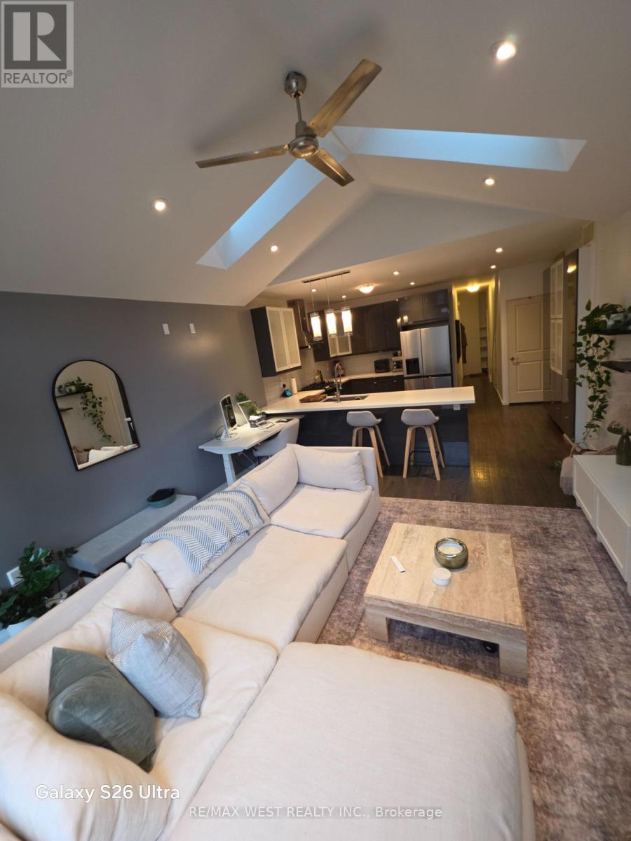 1 - 64 Galt Avenue, Toronto, Ontario  M4M 2Z1 - Photo 10 - E13781122