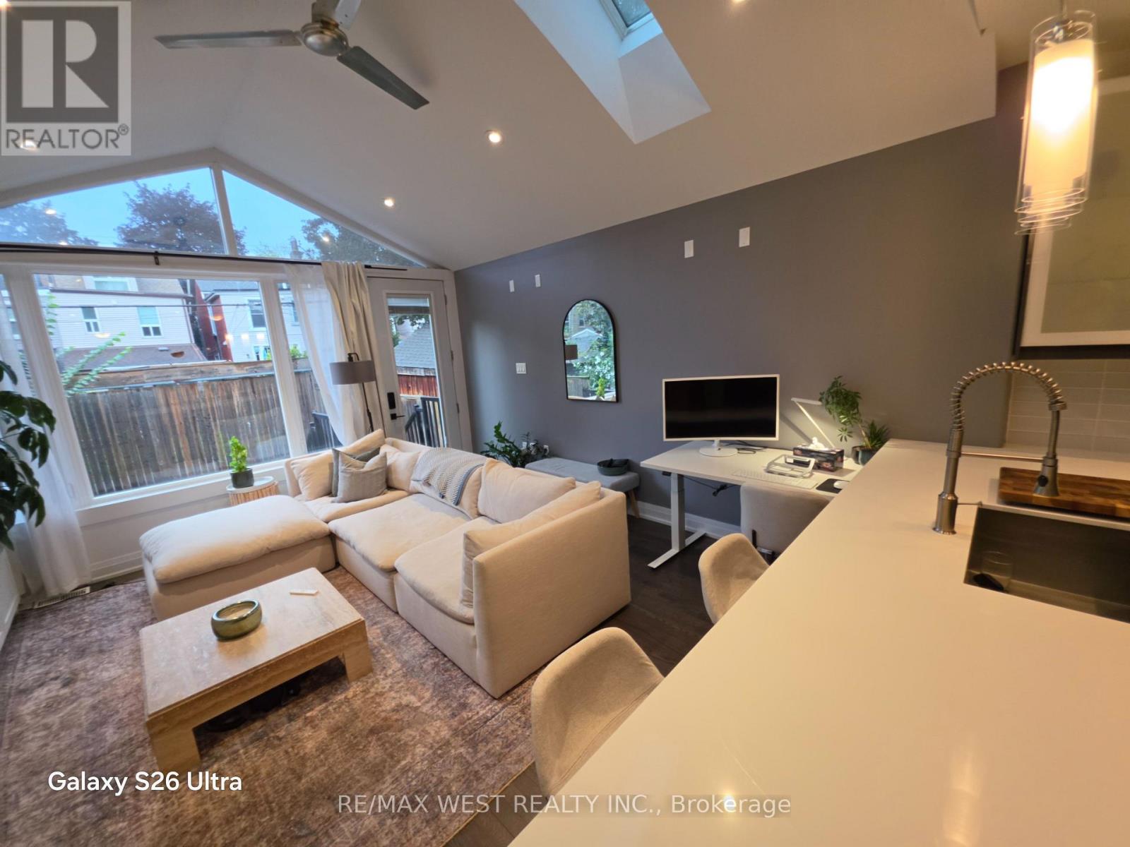 1 - 64 Galt Avenue, Toronto, Ontario  M4M 2Z1 - Photo 6 - E13781122