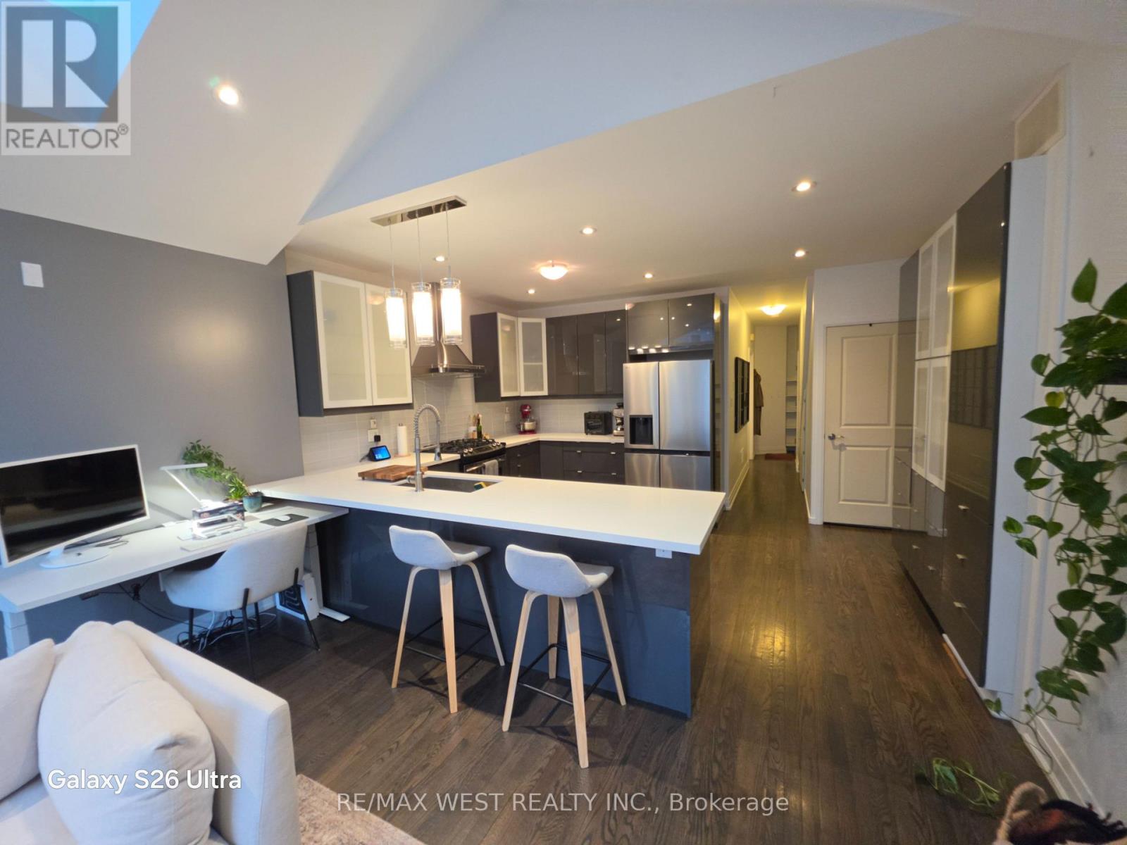 1 - 64 Galt Avenue, Toronto, Ontario  M4M 2Z1 - Photo 9 - E13781122