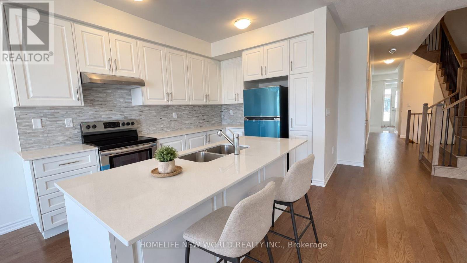 35 Floodgate Road, Whitby, Ontario  L1P 0P5 - Photo 4 - E13781166
