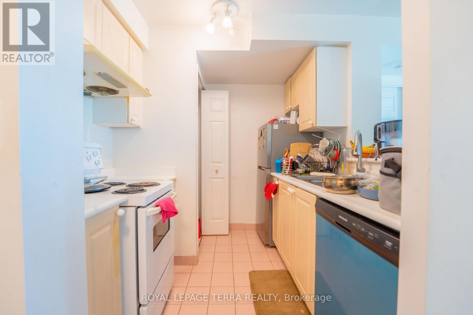 915 - 8 Lee Centre Drive, Toronto, Ontario  M1H 3H8 - Photo 11 - E13781180