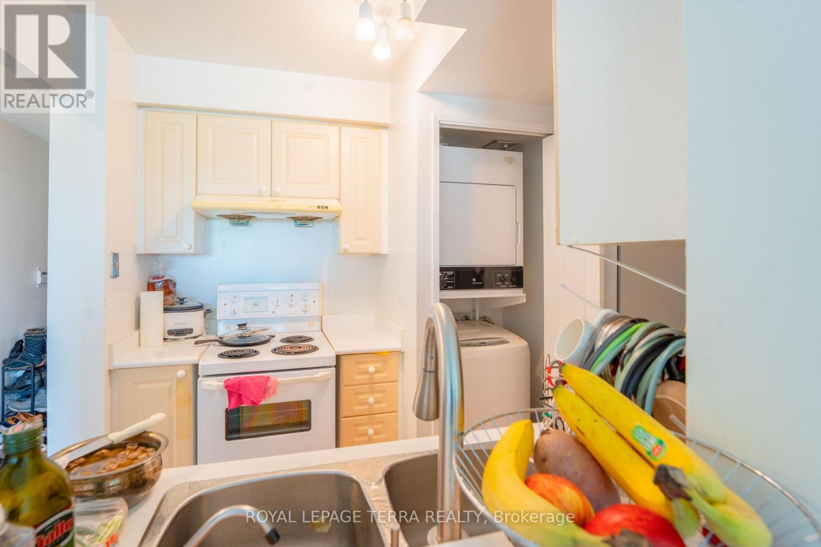 915 - 8 Lee Centre Drive, Toronto, Ontario  M1H 3H8 - Photo 9 - E13781180