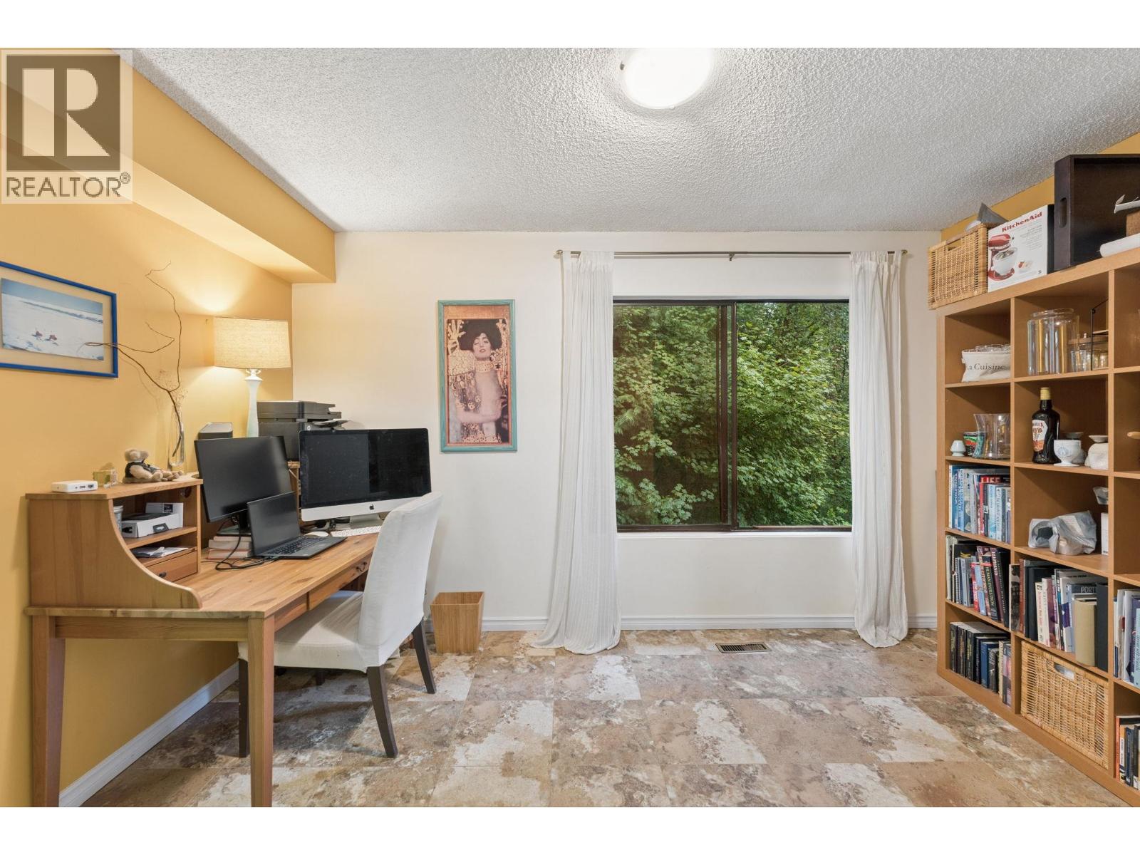 834 Hendecourt Road, North Vancouver, British Columbia  V7K 2Y2 - Photo 10 - R3164915