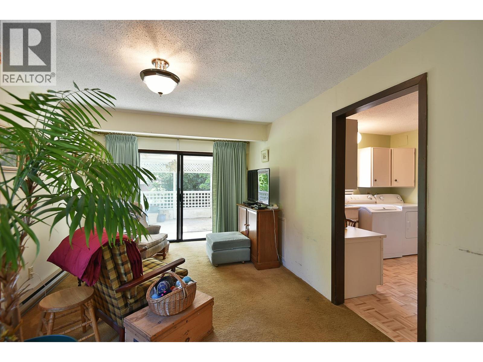5749 Surf Circle, Sechelt, British Columbia  V0N 3A0 - Photo 4 - R3164890
