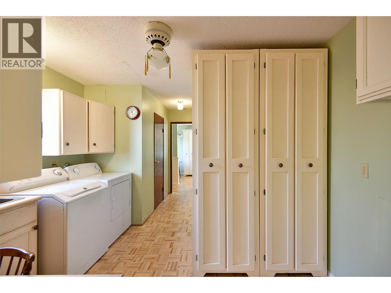 5749 Surf Circle, Sechelt, British Columbia  V0N 3A0 - Photo 5 - R3164890