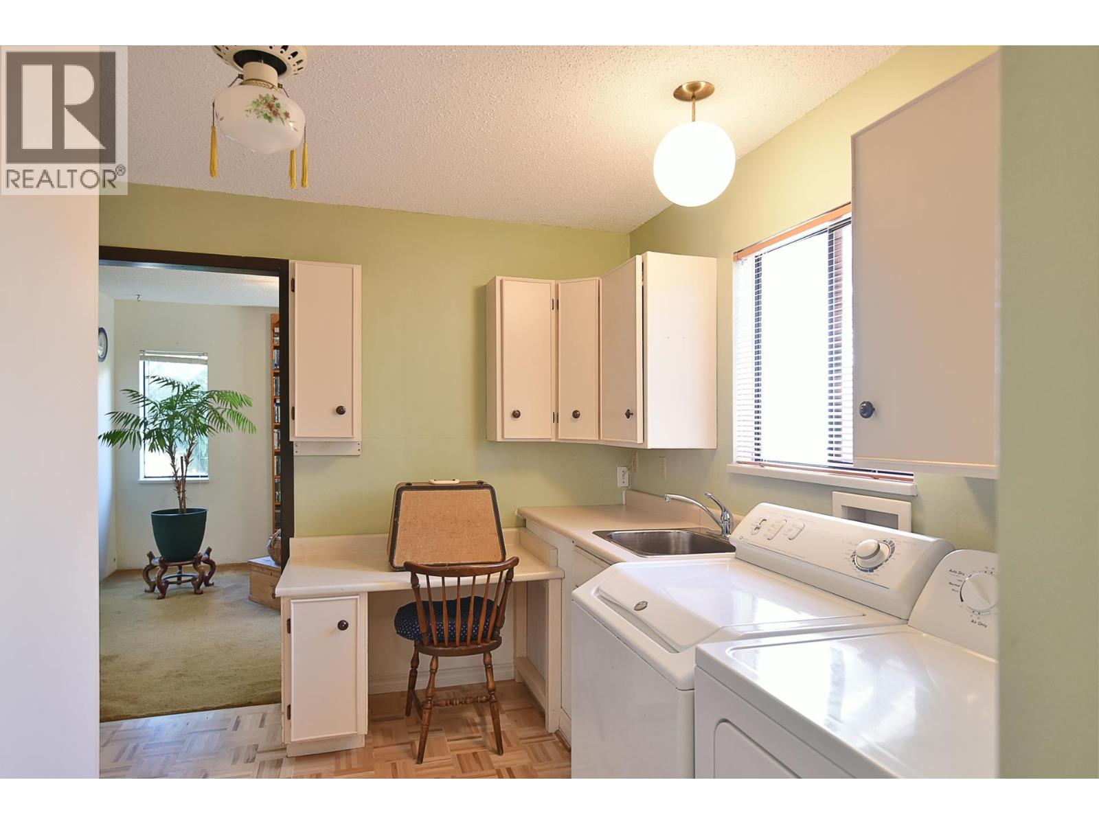 5749 Surf Circle, Sechelt, British Columbia  V0N 3A0 - Photo 6 - R3164890
