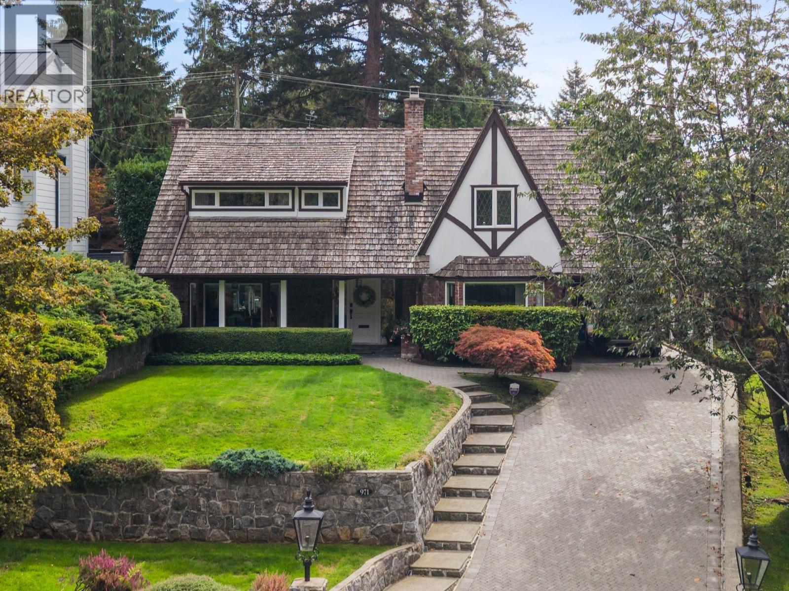 971 CANYON BOULEVARD, north vancouver, British Columbia