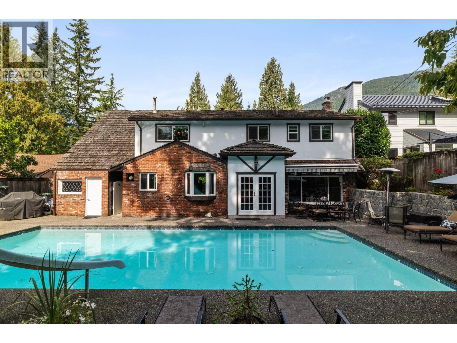971 Canyon Boulevard, North Vancouver, British Columbia  V7R 2K2 - Photo 4 - R3164909