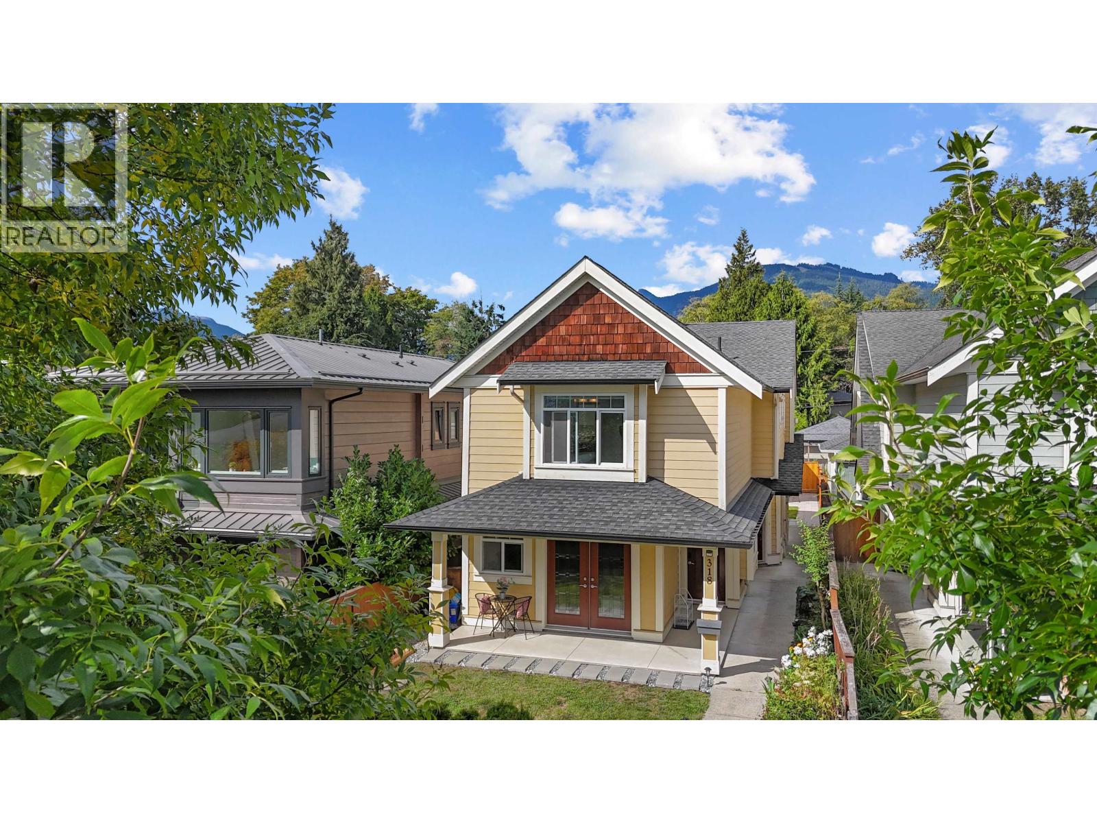 318 W 18th Street, North Vancouver, British Columbia  V7M 1W9 - Photo 3 - R3164936