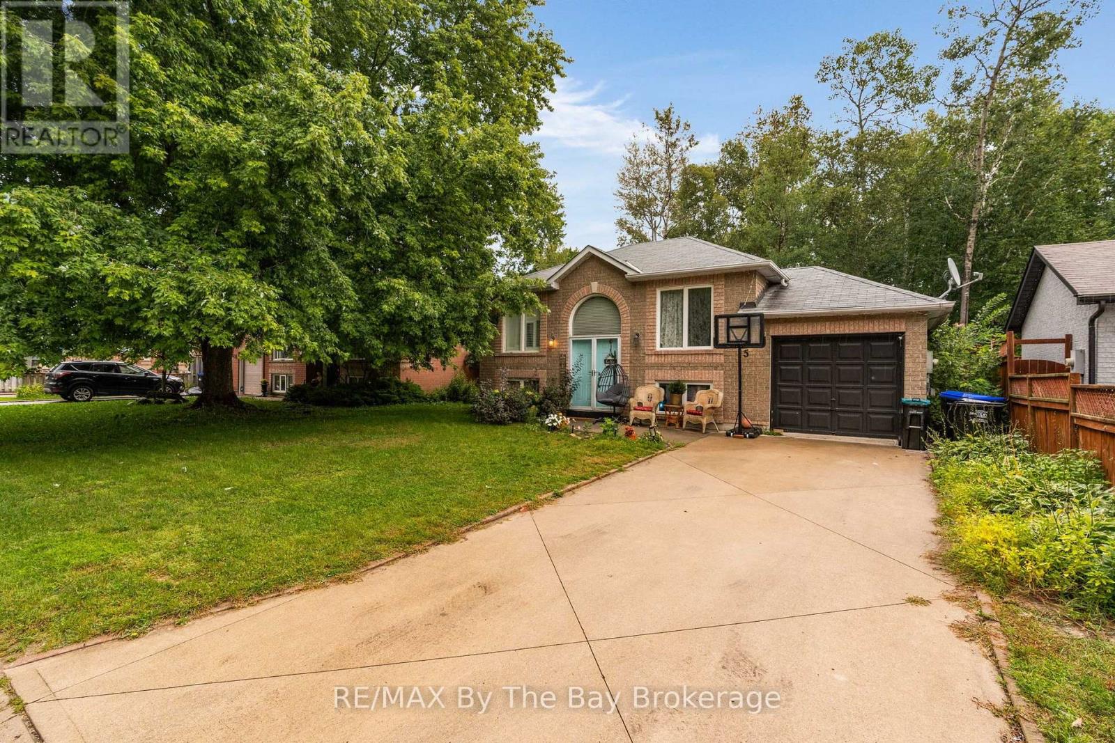 5 Brillinger Drive, Wasaga Beach, Ontario L9Z 1L4 - Photo 1 - S13781094