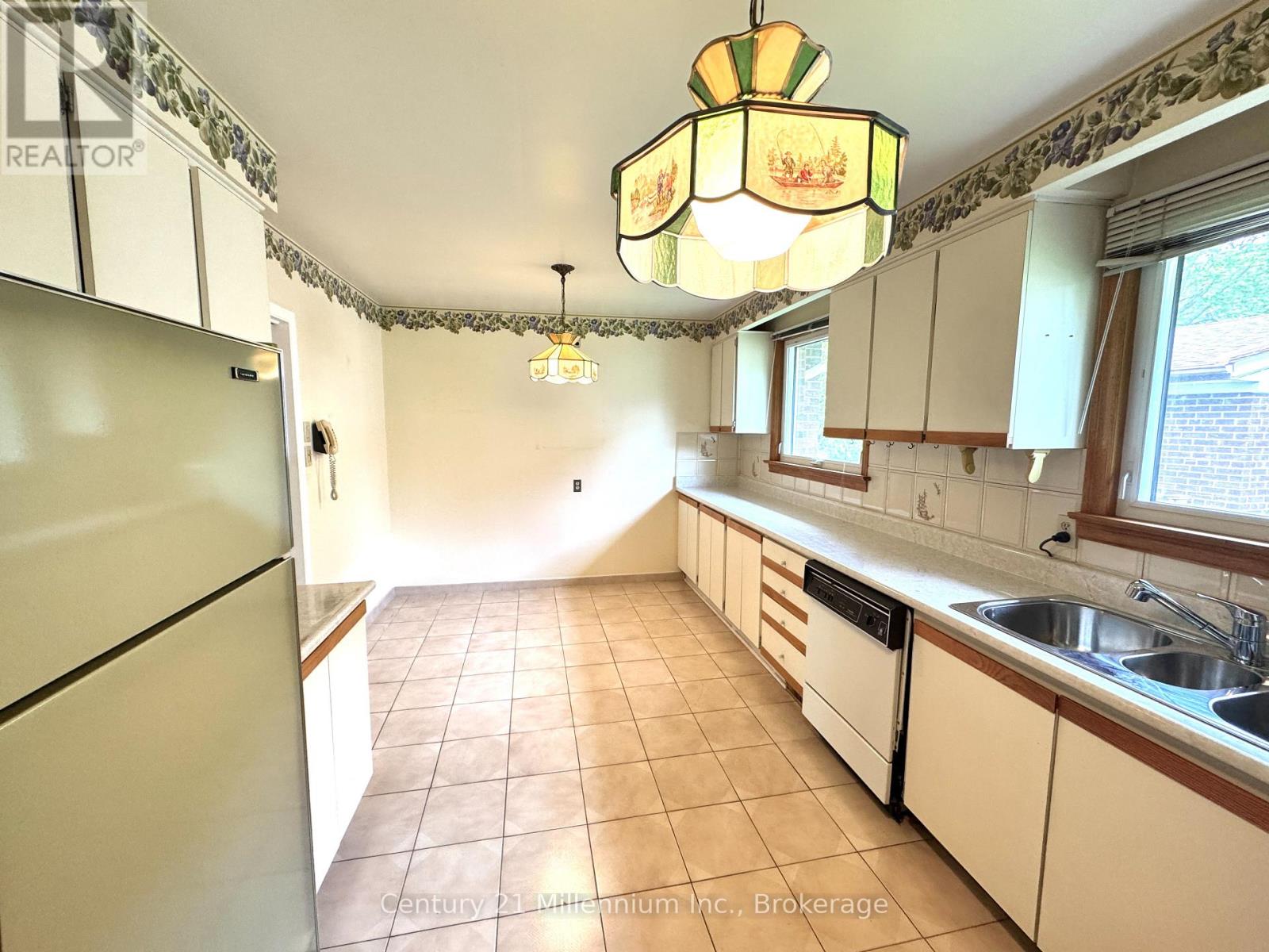 353 Chantenay Drive, Mississauga, Ontario  L5A 1E9 - Photo 10 - W13781086