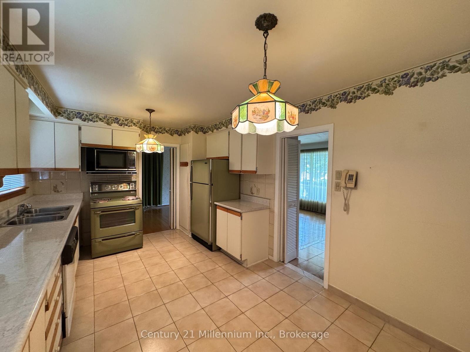 353 Chantenay Drive, Mississauga, Ontario  L5A 1E9 - Photo 11 - W13781086