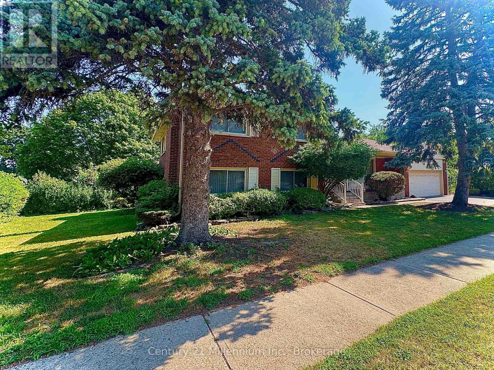 353 Chantenay Drive, Mississauga, Ontario  L5A 1E9 - Photo 2 - W13781086
