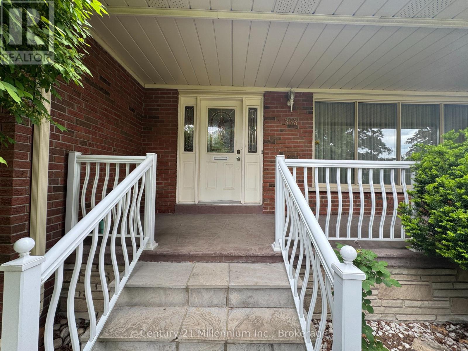 353 Chantenay Drive, Mississauga, Ontario  L5A 1E9 - Photo 5 - W13781086