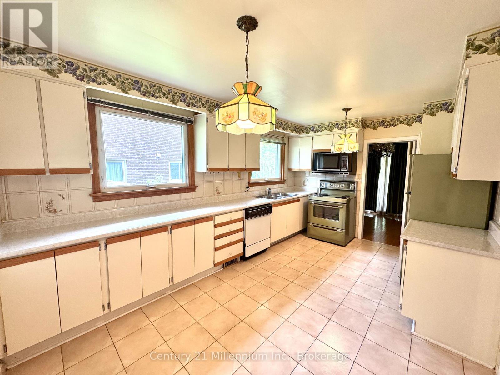 353 Chantenay Drive, Mississauga, Ontario  L5A 1E9 - Photo 9 - W13781086