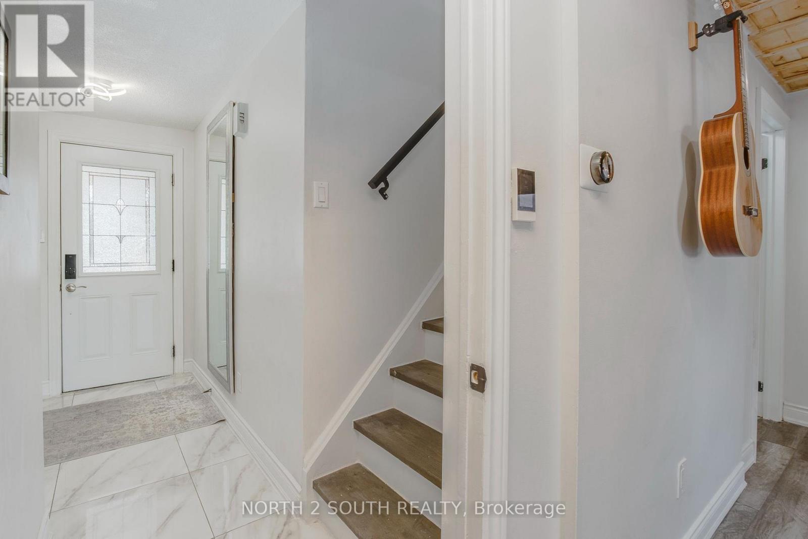 87 Scott Crescent, Barrie (Letitia Heights), Ontario  L4N 4W2 - Photo 4 - S13781082