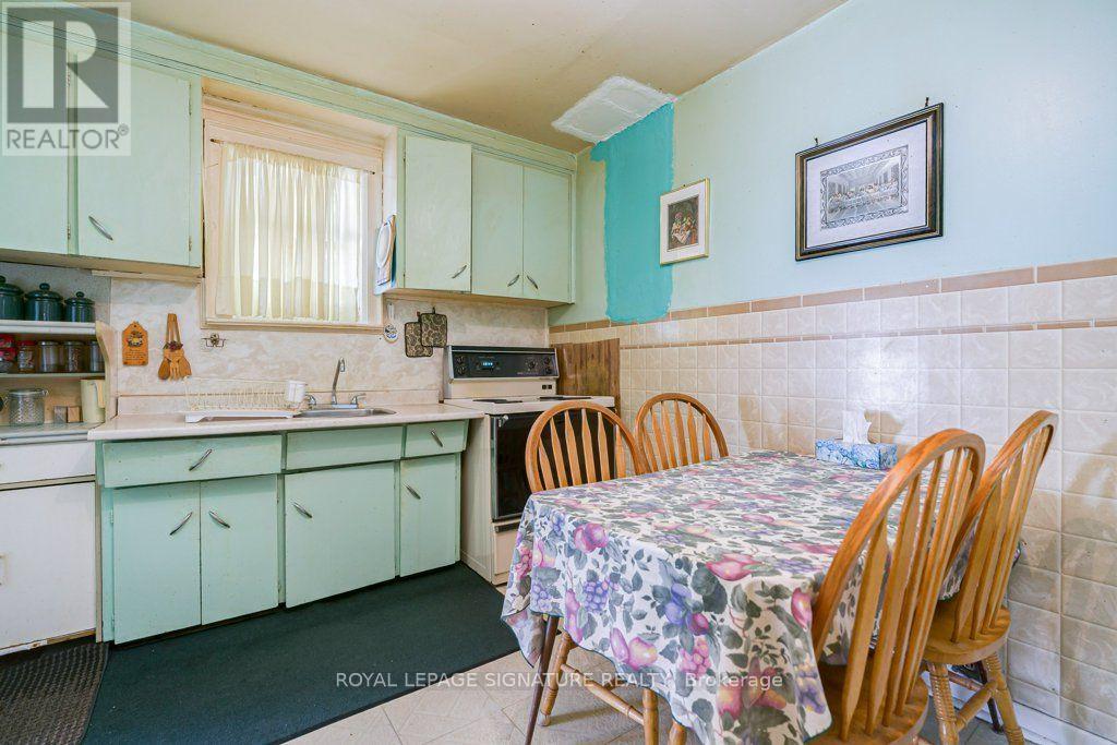 724 Vaughan Road, Toronto, Ontario  M6E 2Y9 - Photo 7 - C13692264