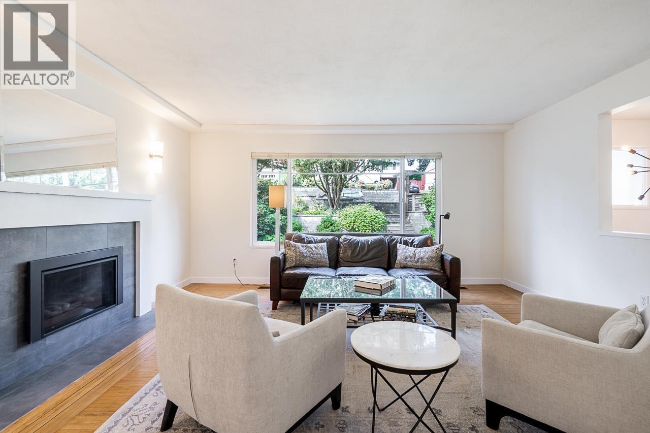 206 Clearview Drive, Port Moody, British Columbia  V3H 2S8 - Photo 4 - R3160954