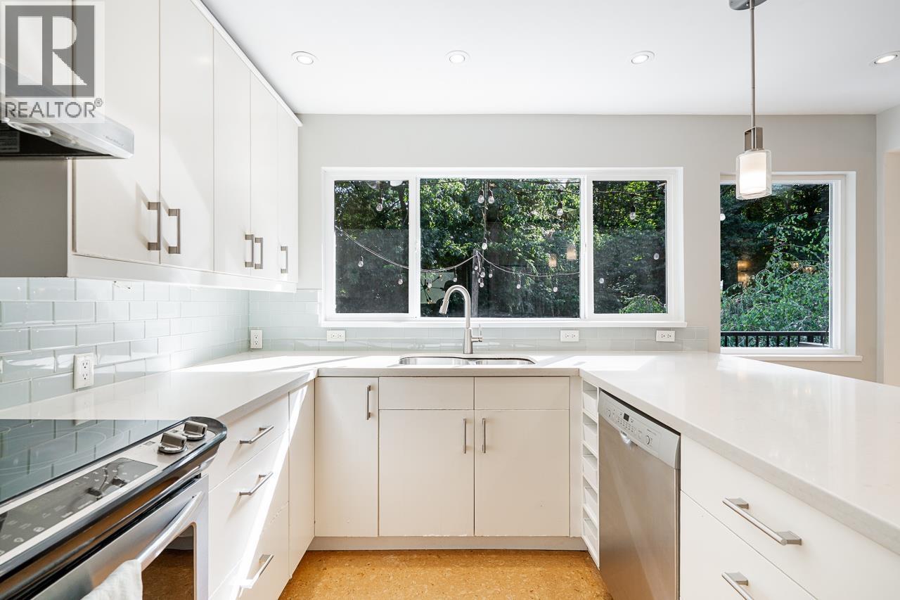 206 Clearview Drive, Port Moody, British Columbia  V3H 2S8 - Photo 10 - R3160954