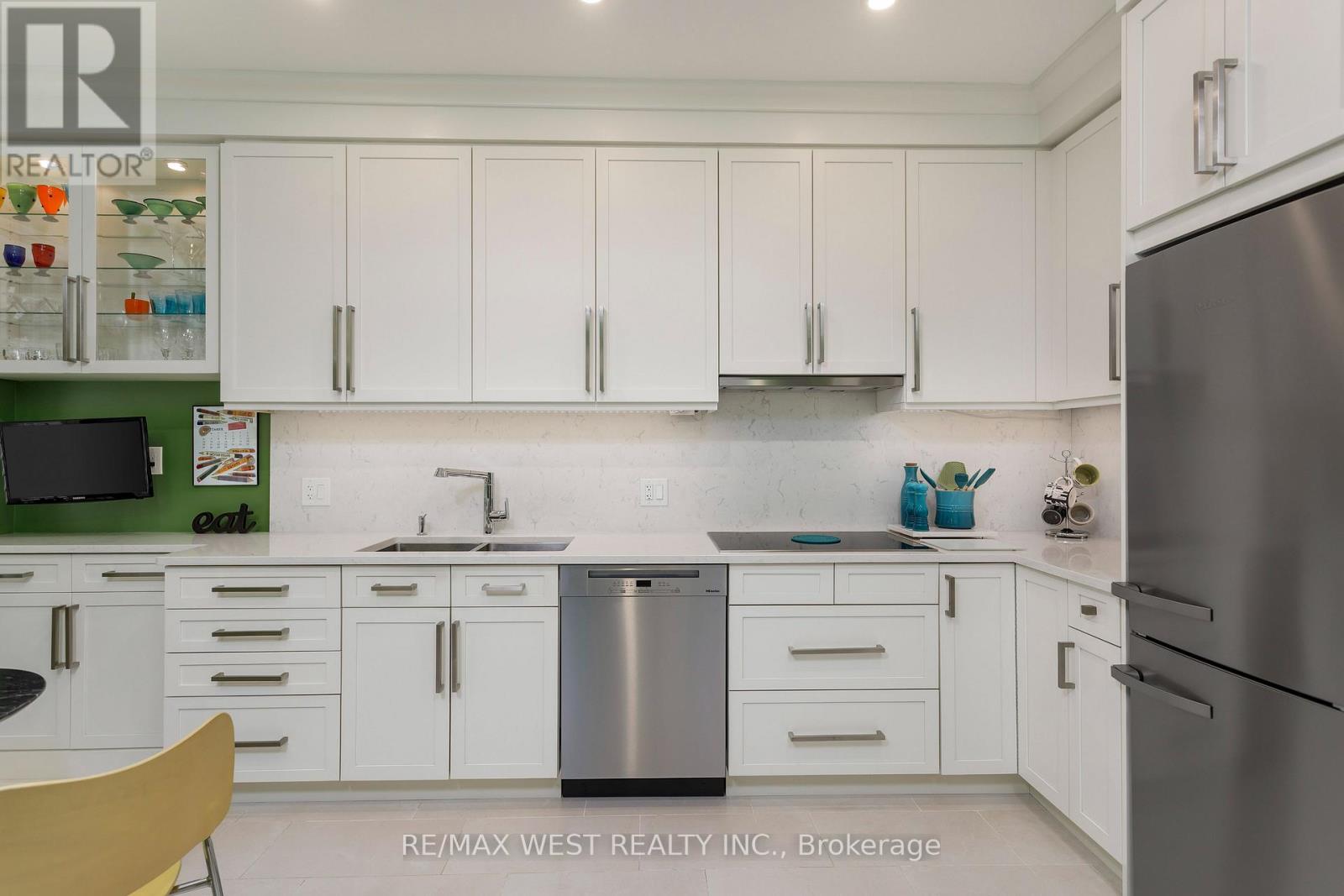 3 - 175 Grand Avenue, Toronto, Ontario  M8Y 3Y3 - Photo 6 - W13781084