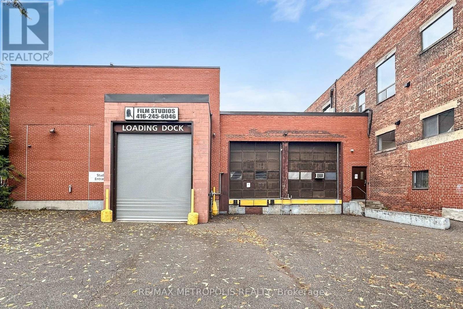 Unit 109b - 258 Wallace Avenue, Toronto, Ontario  M6P 3M9 - Photo 3 - W13781136