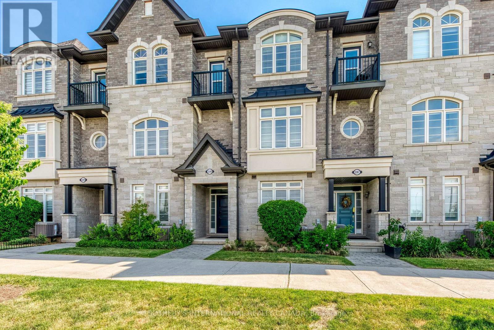 2289 Khalsa Gate, Oakville, Ontario L6M 1P4 - Photo 2 - W13781212