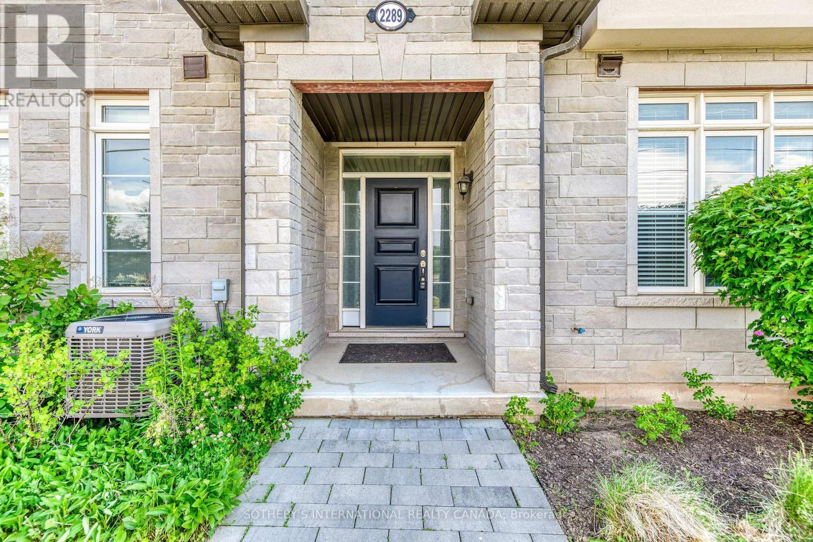 2289 Khalsa Gate, Oakville, Ontario L6M 1P4 - Photo 3 - W13781212