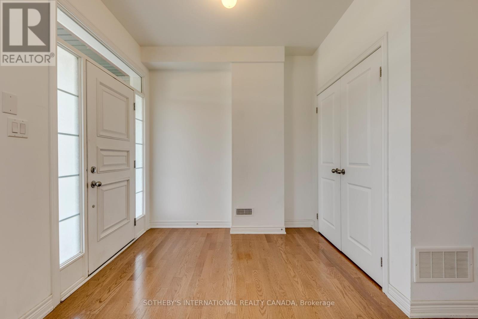 2289 Khalsa Gate, Oakville, Ontario L6M 1P4 - Photo 4 - W13781212