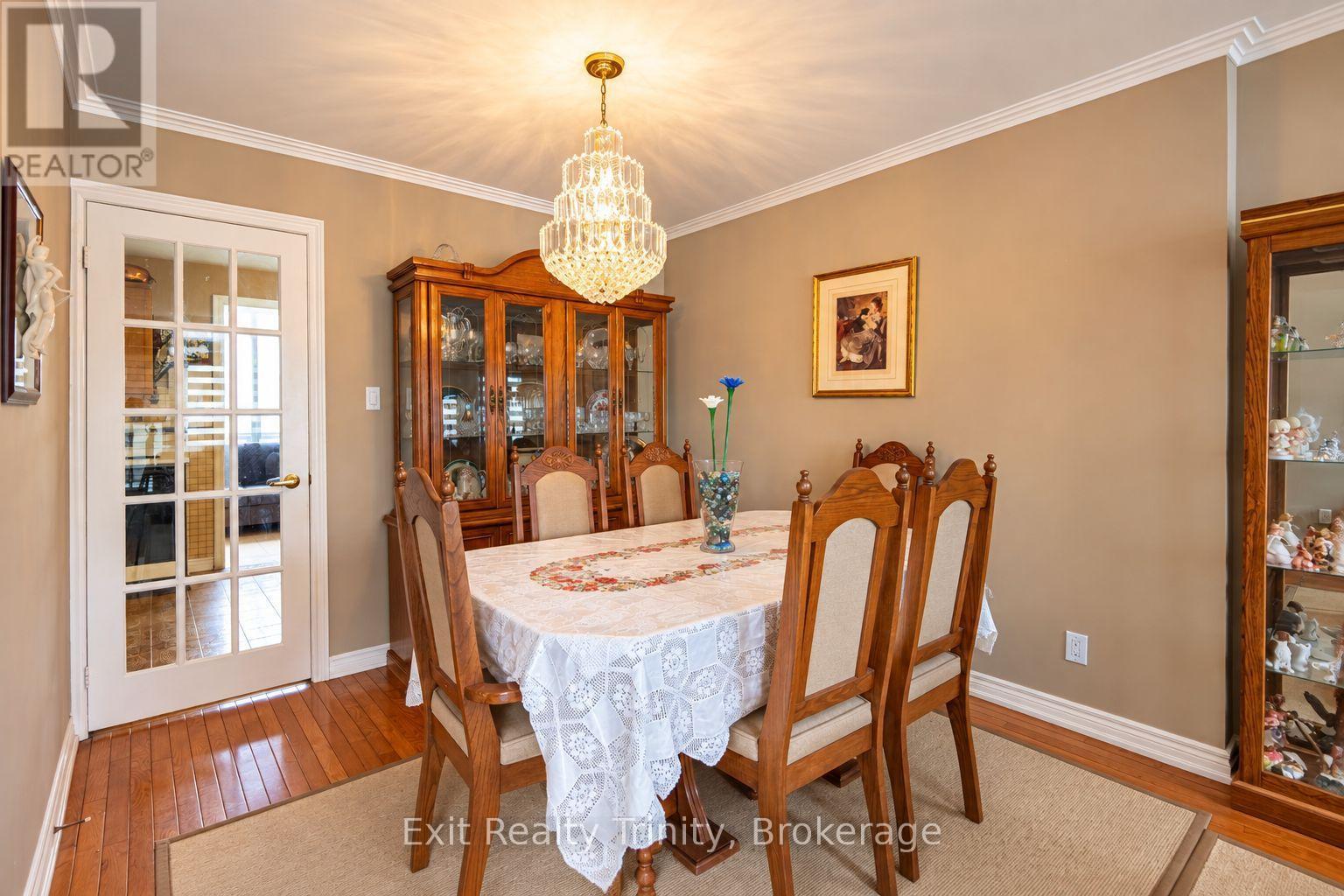 57 Lindylou Road, Toronto, Ontario  M9M 2B1 - Photo 11 - W13781214
