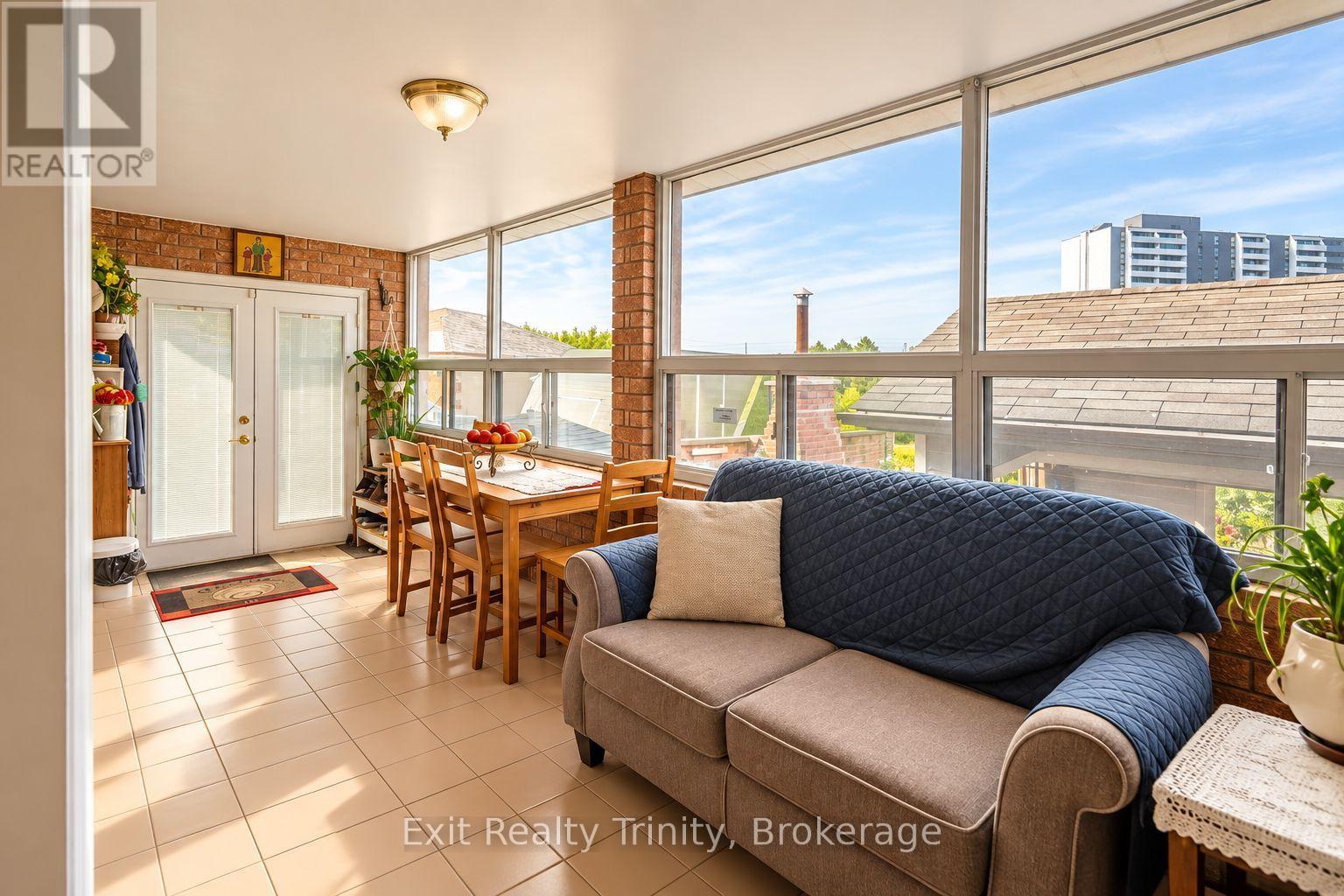 57 Lindylou Road, Toronto, Ontario  M9M 2B1 - Photo 18 - W13781214