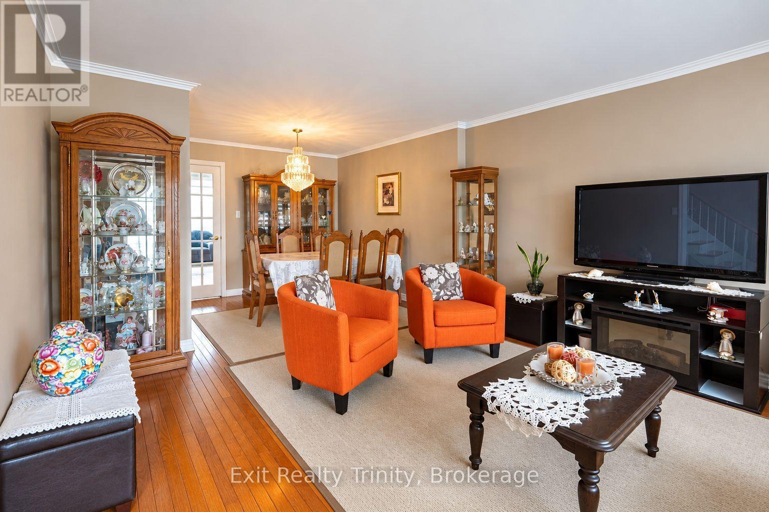 57 Lindylou Road, Toronto, Ontario  M9M 2B1 - Photo 8 - W13781214