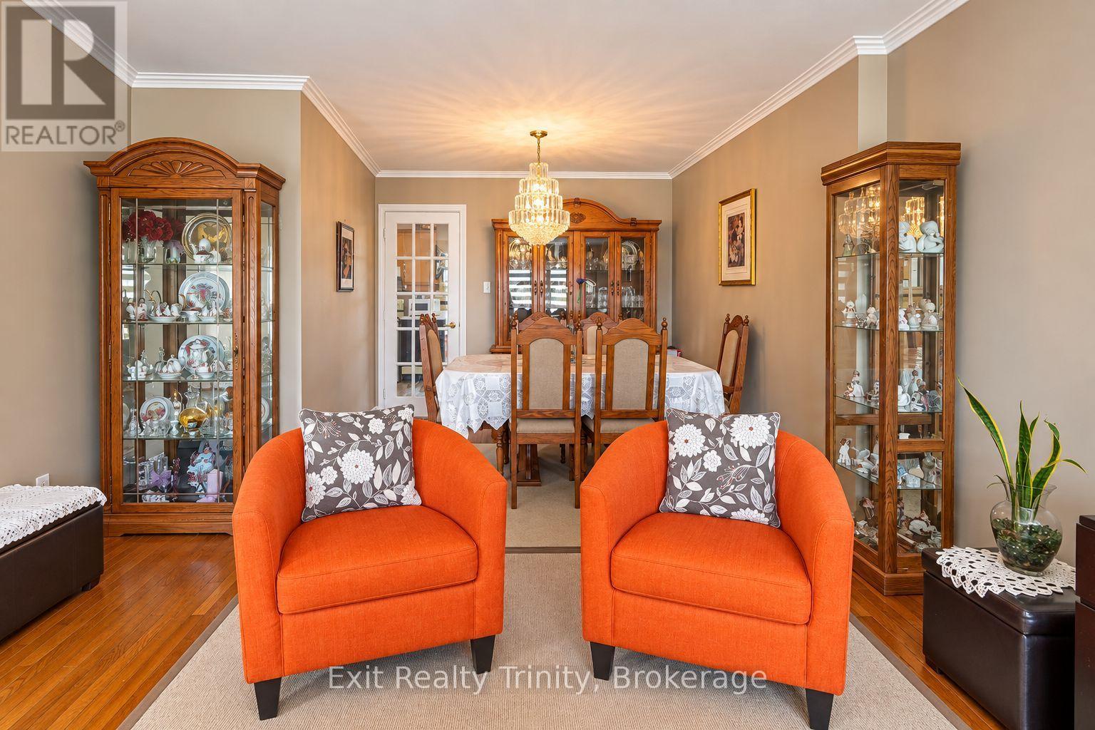 57 Lindylou Road, Toronto, Ontario  M9M 2B1 - Photo 9 - W13781214