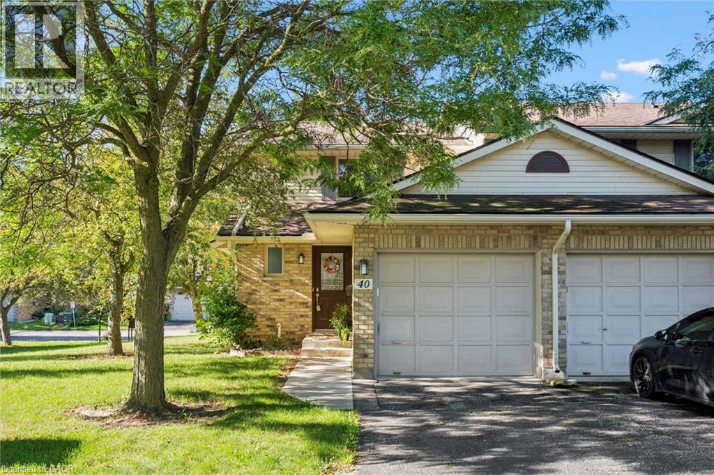 375 KINGSCOURT Drive Unit# 40, Waterloo, Ontario